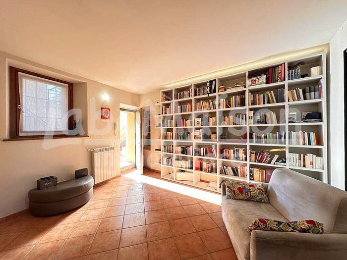 Appartamento quadrilocale in vendita in via lago, Centro, Gavirate