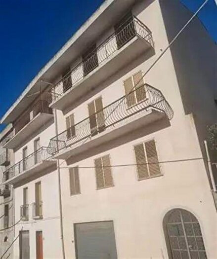 Casa con 10 locali in vendita in Via Giacomo Leopardi, Arzana