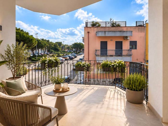 Appartamento con 6 locali in vendita in Via Giuseppe Gabrieli, Pranzo, Lecce
