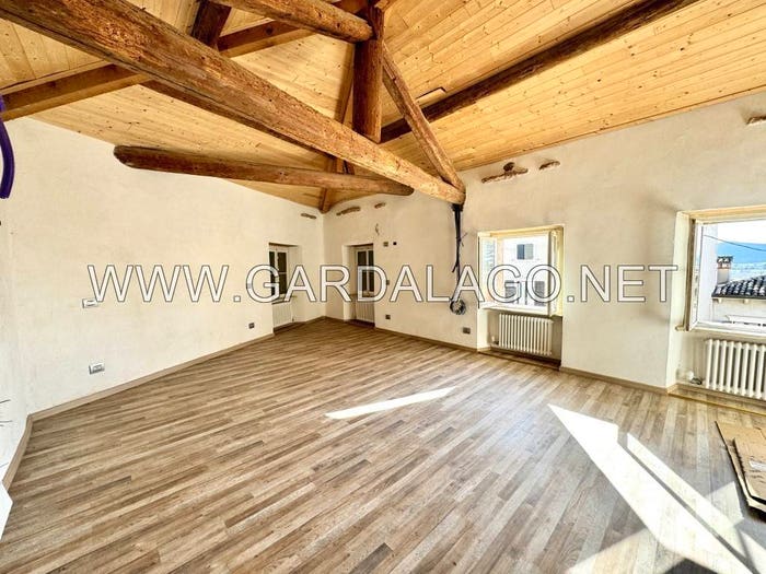 Casa con 5 locali in vendita in Via Casaletto, Caprino Veronese