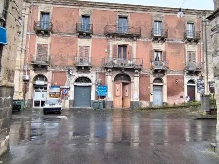 Appartamento con 6 locali in vendita in Via Roma, Vizzini