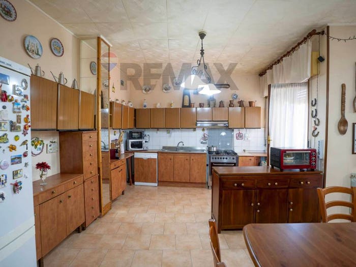 Appartamento con 6 locali in vendita in Viale dell'Autonomia, Centro, Gravina di Catania