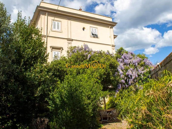 Casa con 6 locali in vendita in Viale Italia, Stadio, Livorno
