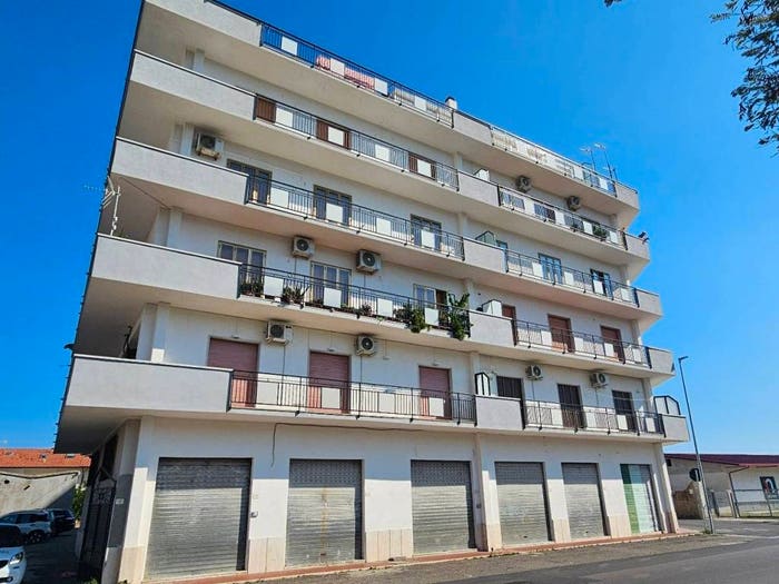 Appartamento con 6 locali in vendita in Via Nazionale, Montepaone Lido, Montepaone