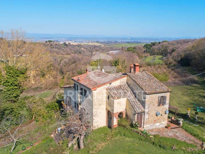 Casa con 6 locali in vendita in Via Fontecornino, Montepulciano