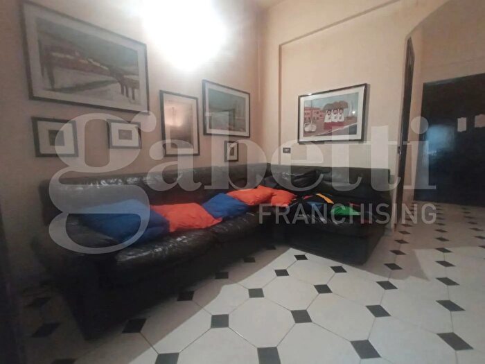 Appartamento quadrilocale in vendita in Via Foscolo, Savona