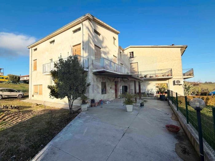 Casa con 6 locali in vendita in Via Roma, Centro, Torano Nuovo