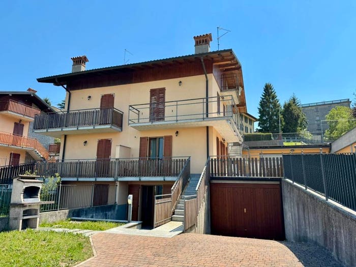 Appartamento trilocale in vendita in Via Botto, Centro, Roncola