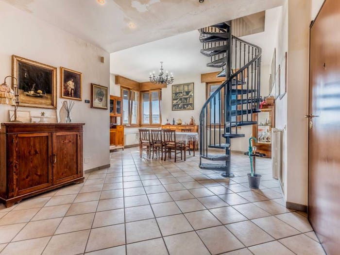 Appartamento trilocale in vendita in Via Fanfara, Centro, Sezze