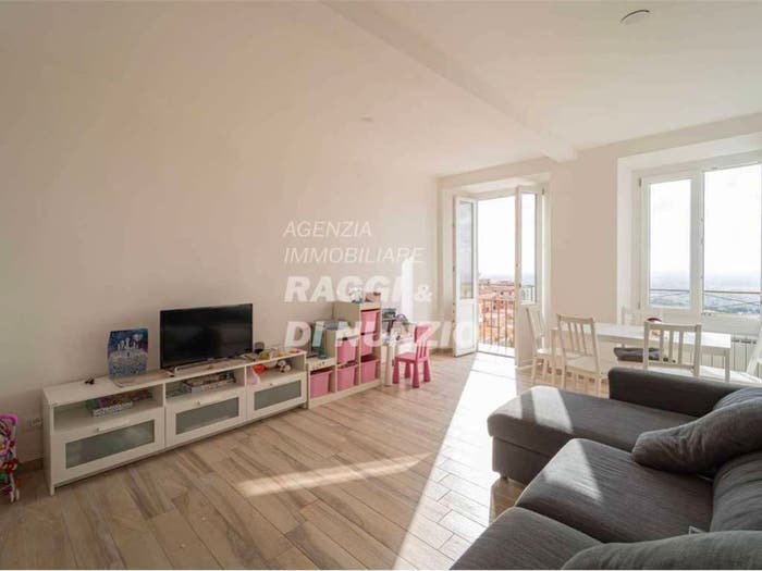 Appartamento con 6 locali in vendita in Piazza Monte Grappa, Frascati