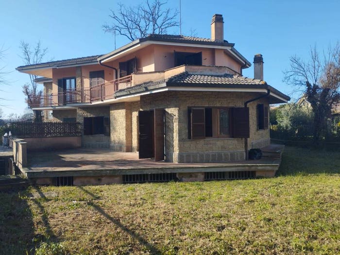 Casa con 6 locali in vendita in Via Roma, Manziana