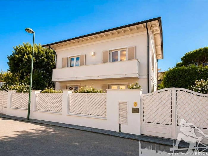 Casa con 6 locali in vendita in Vittoria Apuana, Forte dei Marmi