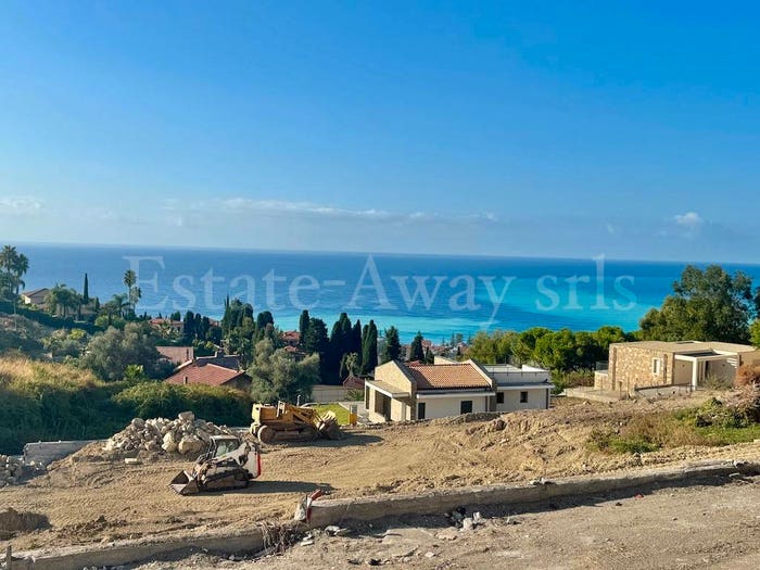 Casa con 6 locali in vendita in Via degli Inglesi, Zona Collinare, Bordighera