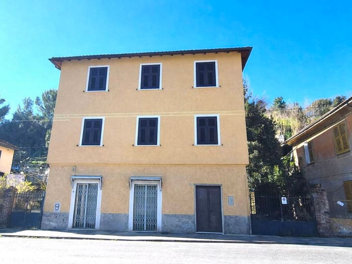 Casa con 6 locali in vendita in Via Geirato, Molassana, Genova