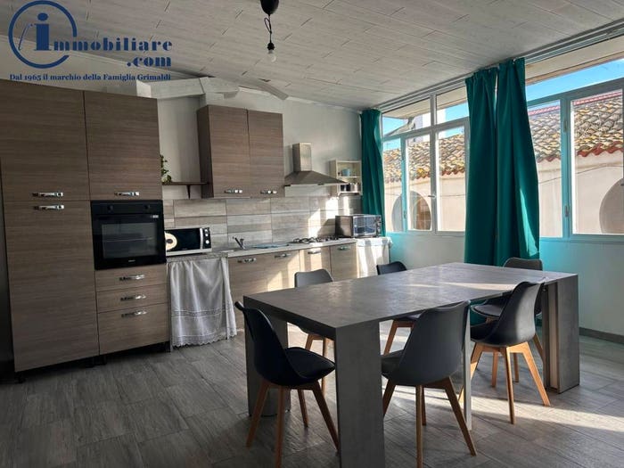 Appartamento quadrilocale in vendita in Via S Locci, Centro, Tortolì