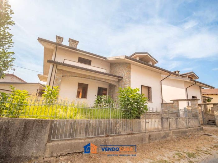 Casa con 6 locali in vendita in Via Camillo Benso di Cavour, Centro, Bagnolo Piemonte