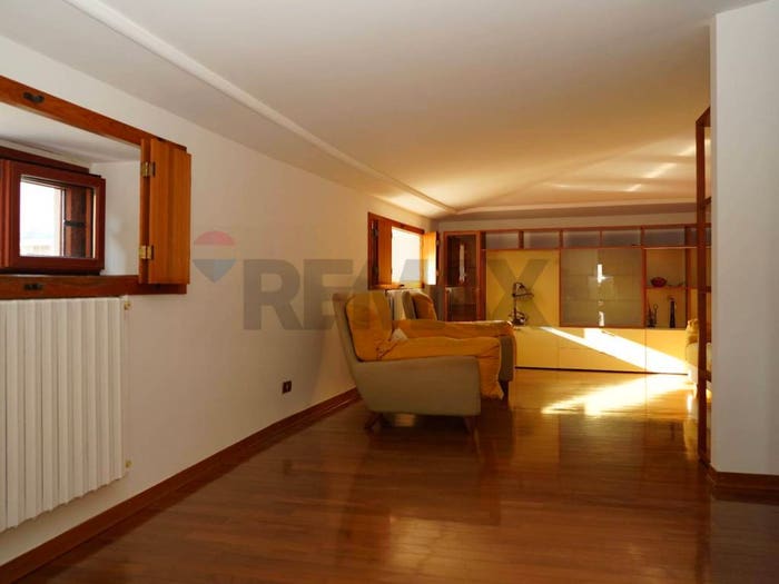 Casa con 5 locali in vendita in Piazza Umberto I, Centro, Enna