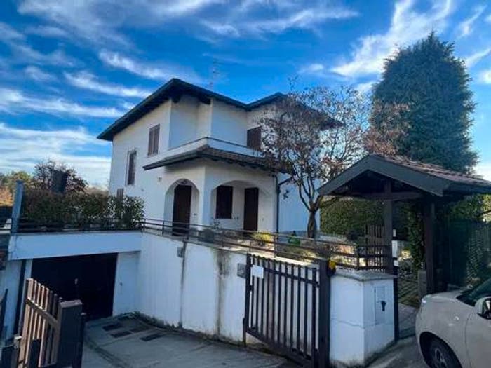 Casa con 6 locali in vendita in Via Risorgimento, Vertemate con Minoprio