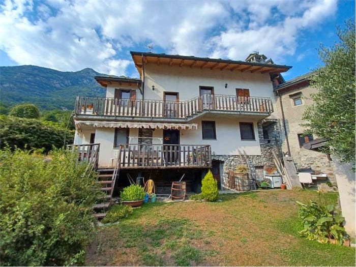 Casa con 6 locali in vendita in Centro, Donnas