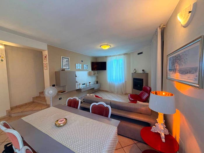 Appartamento trilocale in vendita in Piazza Caduti, Centro, Fiesse