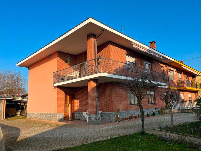 Casa con 6 locali in vendita in Strada Savona, Centro, Poirino