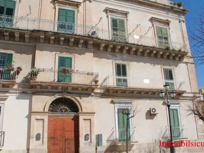 Appartamento con 6 locali in vendita in Corso Vittorio Emanuele, Centro, Ispica