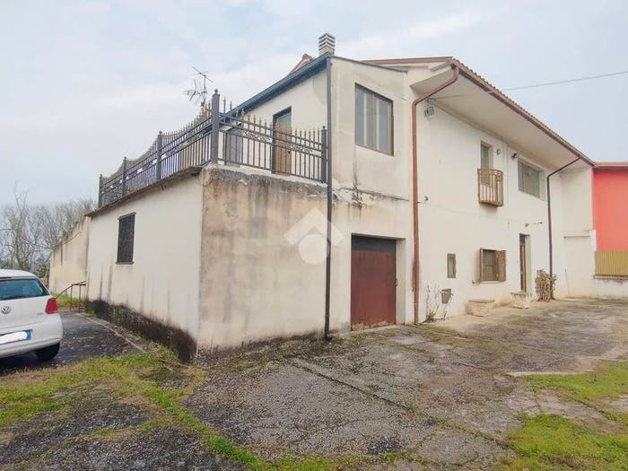 Casa con 6 locali in vendita in Via Colle Pecce, Rocca d'Evandro