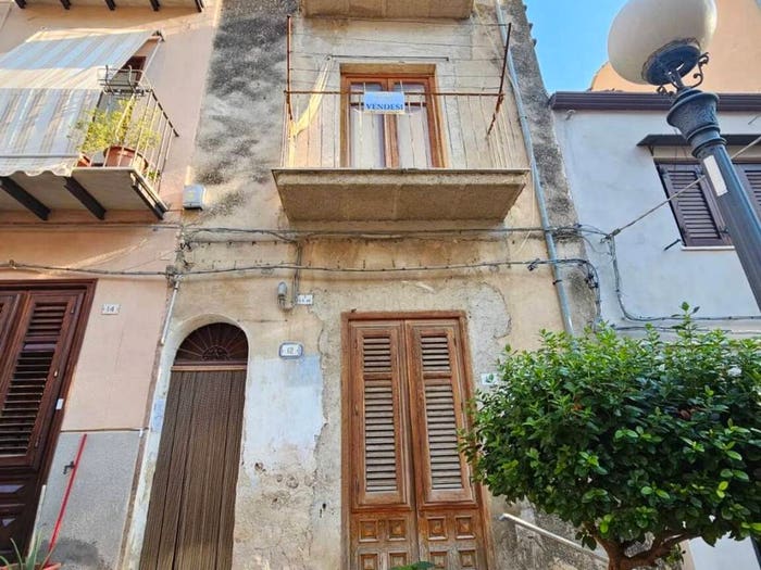 Casa con 5 locali in vendita in Via Di Bernardo No Number, Collesano