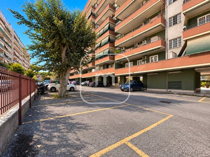 Appartamento con 6 locali in vendita in Viale Bruno Rizzieri, Cinecittà, Roma