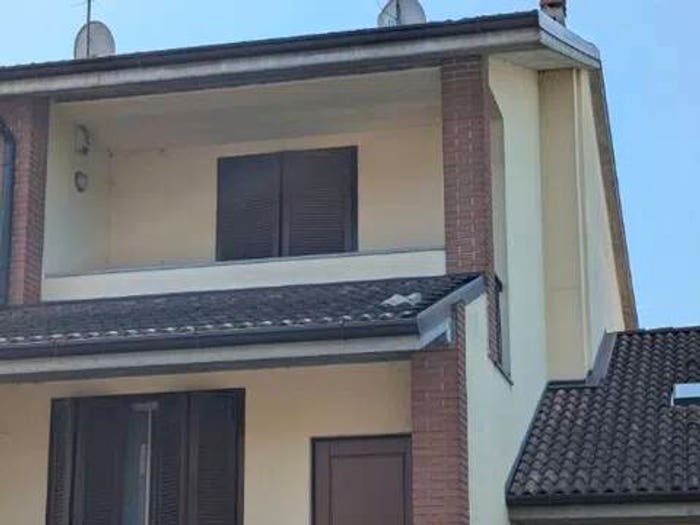 Casa con 5 locali in vendita in Via Giacomo Leopardi, Ceranova