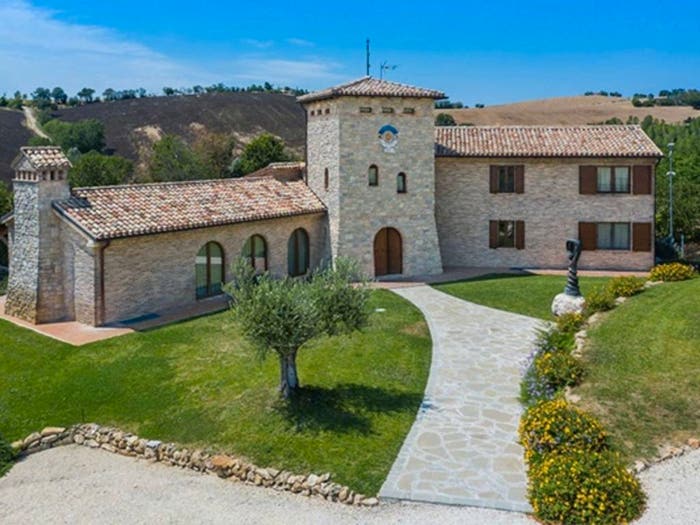 Casa con 6 locali in vendita in Via Centofinestre, Filottrano