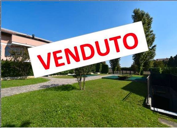 Appartamento trilocale in vendita in martiri delle foibe, Lesmo