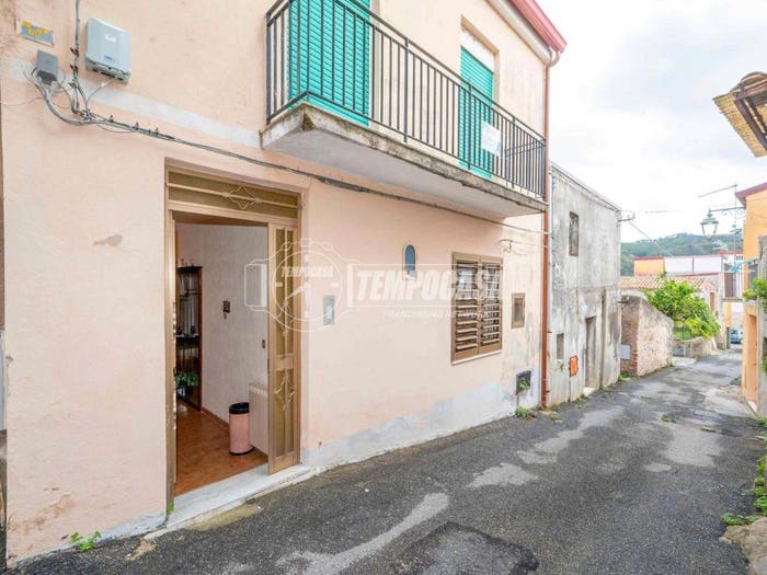 Casa quadrilocale in vendita in Via Maestra, Masse, Messina