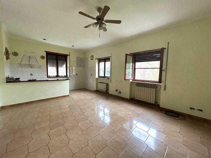 Appartamento con 5 locali in vendita in Via Ferruti, Montopoli di Sabina
