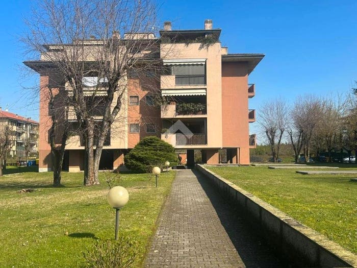 Appartamento quadrilocale in vendita in Via Giovanni Amendola, Viale Cremona, Pavia