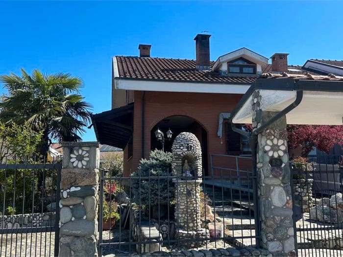 Casa con 6 locali in vendita in via Don Romano Grosso, Centro, Airasca