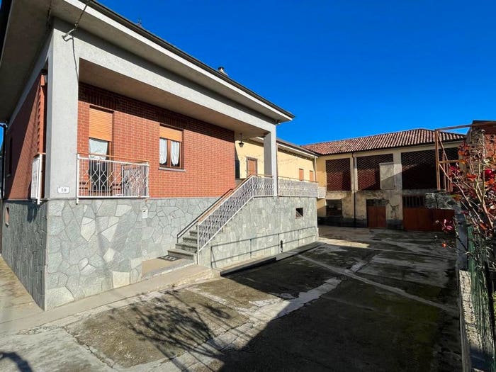 Casa con 6 locali in vendita in Strada Provinciale Balbi, Centro, Castiglione Tinella
