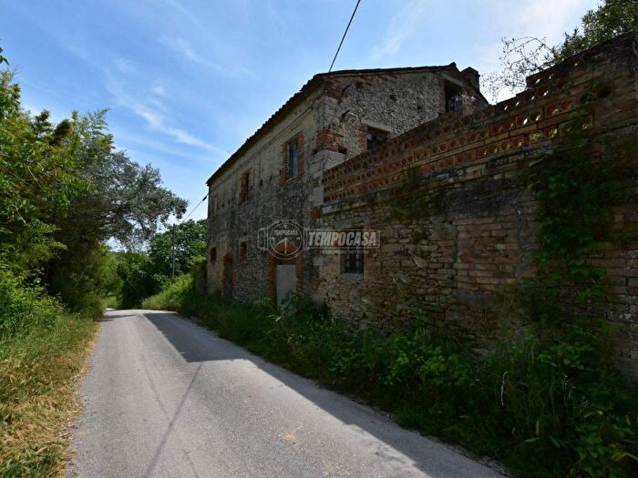 Casa con 5 locali in vendita in Contrada Montecamauro, Campofilone