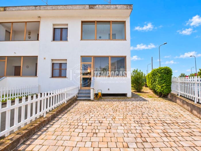 Casa con 5 locali in vendita in Via Muratori, Lumellogno Pagliate, Novara