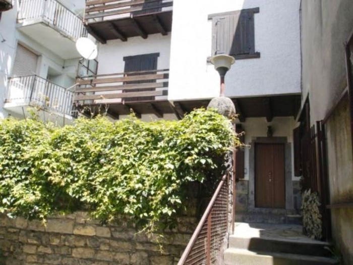 Casa con 6 locali in vendita in Via Bustoseta, Botta, Locatello