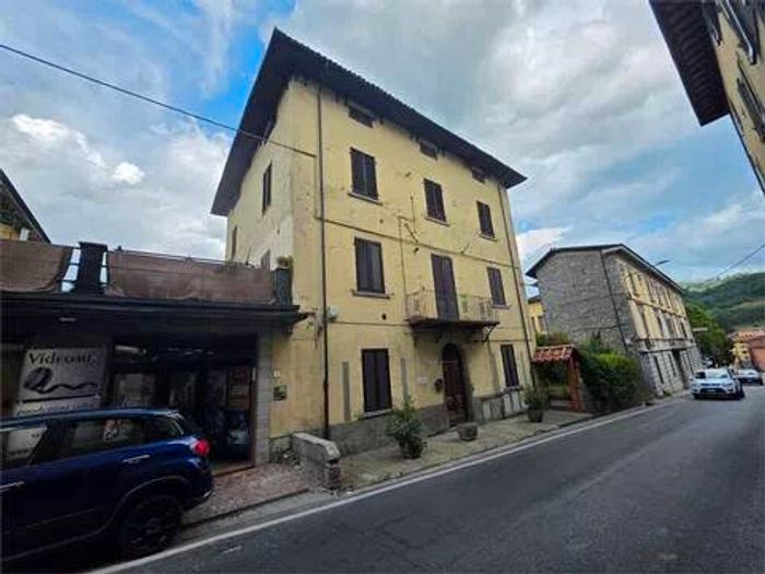 Appartamento con 5 locali in vendita in Via Garibaldi No Number, Centro, Castelnuovo di Garfagnana