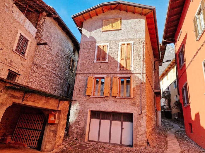Appartamento trilocale in vendita in Via Griffi, Centro, Losine
