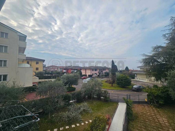 Appartamento trilocale in vendita in Piazza Serenissima, Centro, Bardolino