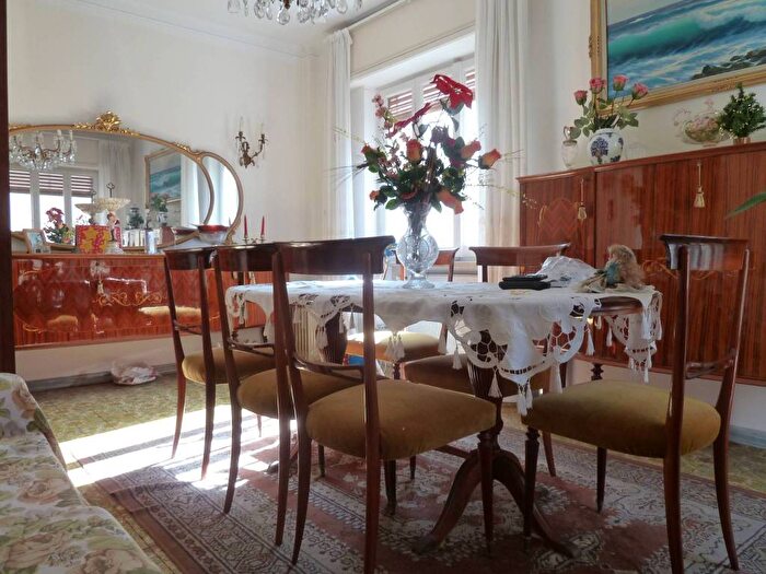 Appartamento trilocale in vendita in Borgo, Sanremo