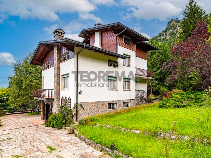 Casa con 6 locali in vendita in Via Cantoniera, Centro, Castione della Presolana