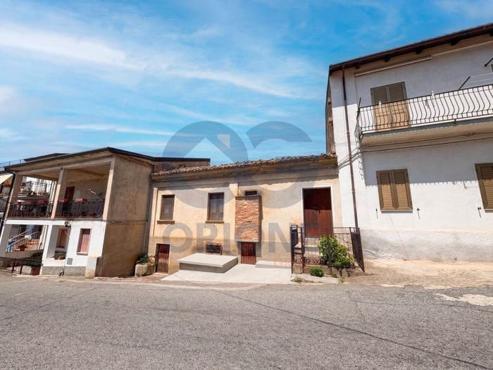 Casa trilocale in vendita in Via Santa Lucia, Centro, Francavilla Marittima