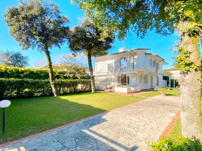 Casa con 6 locali in vendita in Via Giuseppe Mazzini, Vittoria Apuana, Forte dei Marmi