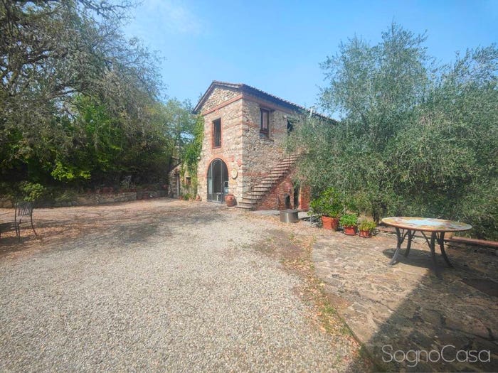 Casa con 6 locali in vendita in Strada Provinciale di Molinlungo, Radda in Chianti