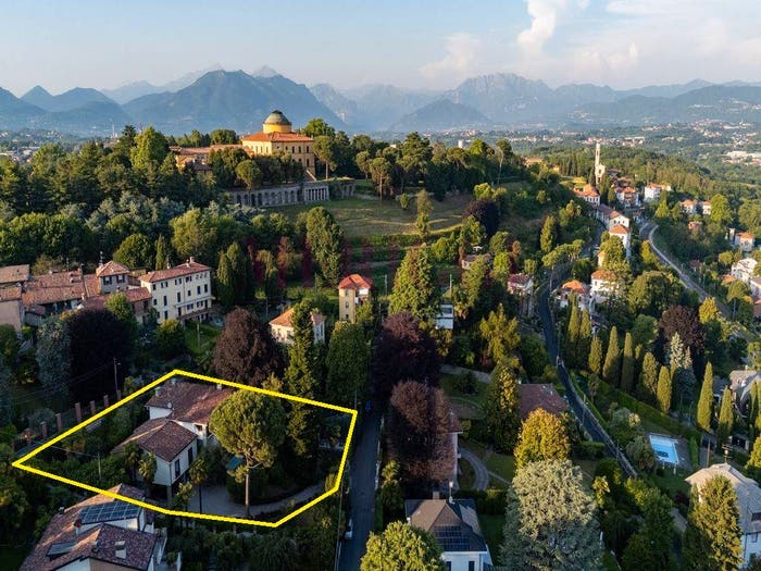 Casa con 6 locali in vendita in Via Filippo Corridoni, Centro, Inverigo