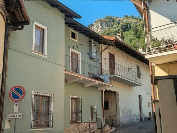 Casa quadrilocale in vendita in Via Monte Nero, Sangiano